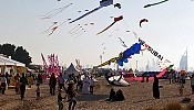 مهرجان دبي الدولي للطائرات الورقية يستقطب أعداداً كبيرة من المشاركين