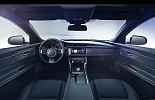 سيارة جاكوار XF الجديدة كلياً تقدم عرض قيادة مثير على حبلين معلقين في الهواء في ظهورها الأول قبل معرض نيويورك الدولي للسيارات